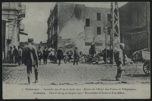 Salonique. - L'hôtel des postes et télégraphes après l'incendie des 18-20 août 1917.
